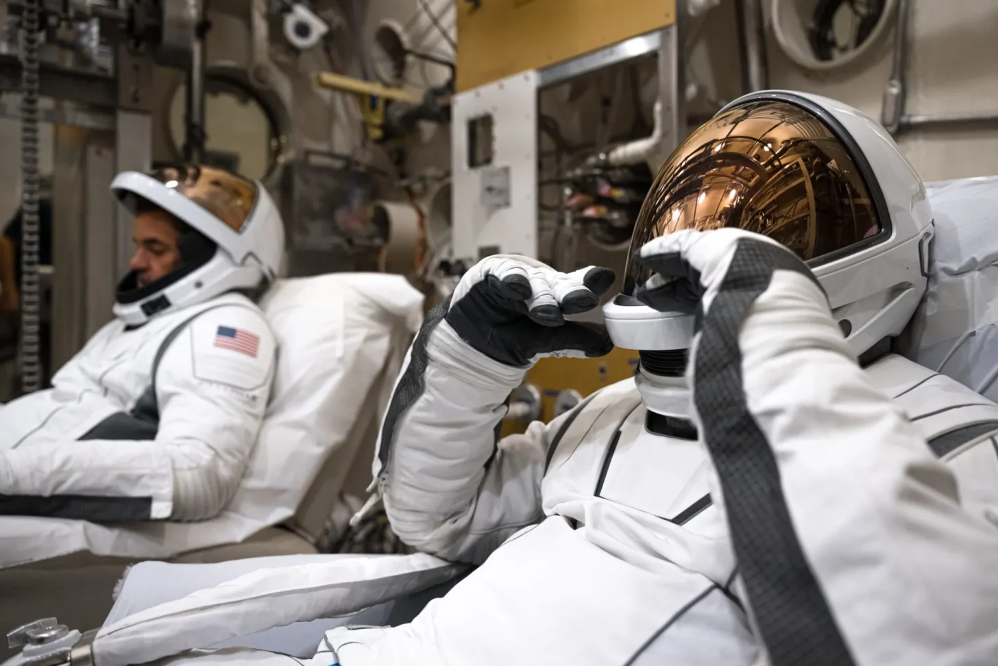 SpaceX’in İlk Uzay Yürüyüşü Kıyafetleri Testleri Başarıyla Geçti
